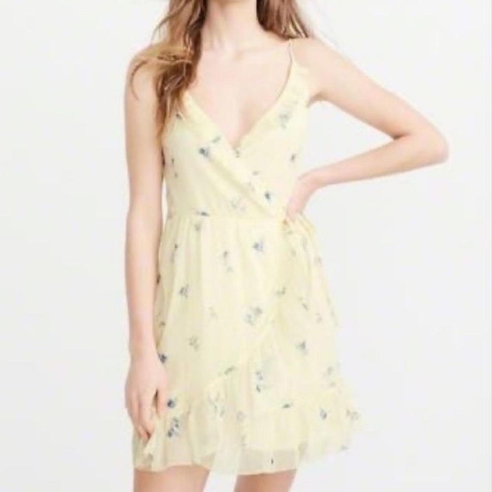 New Abercrombie & Fitch Light Yellow Wrap Dress In L
